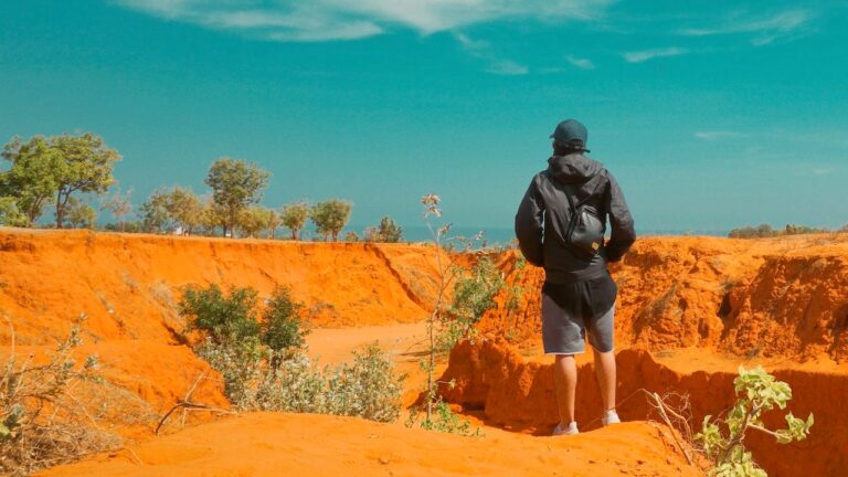 Red sand dunes, Mui Ne, header image.