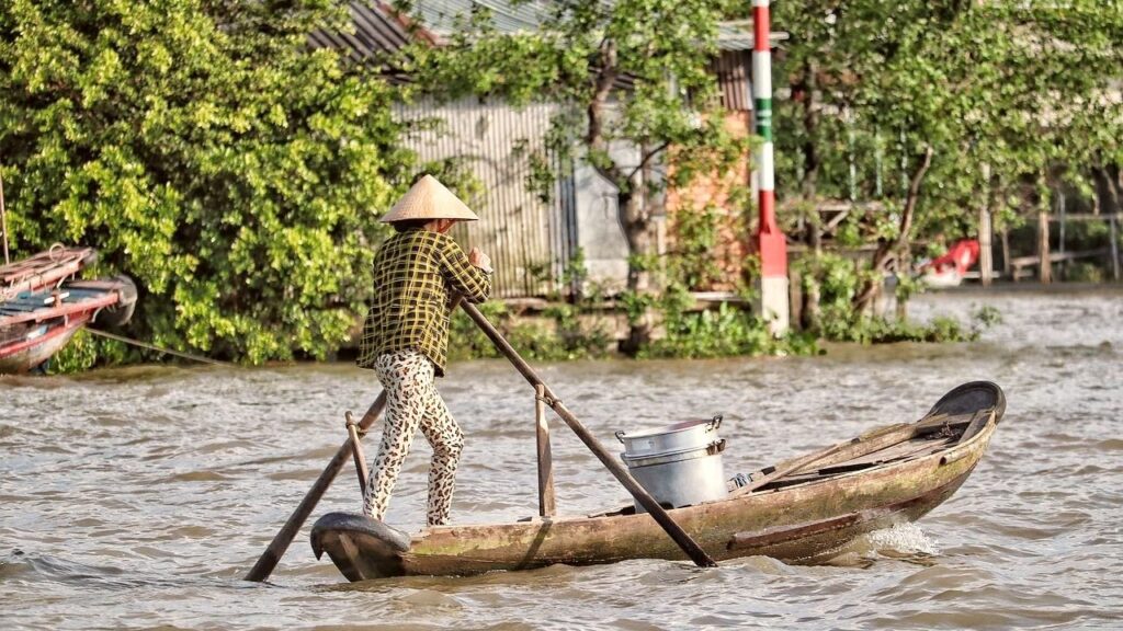 Lady on the river, Ben Tre Mekong.