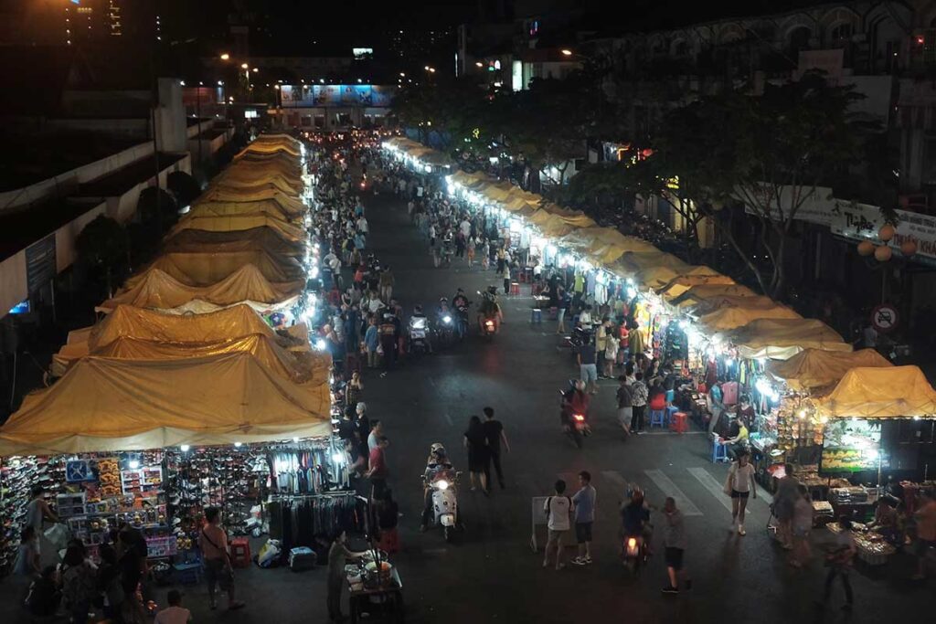 Ben Thanh Market at night