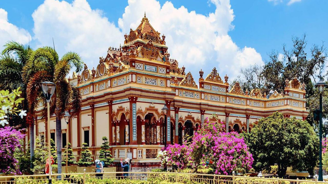 External image of Ving Trang Pagoda in My Tho