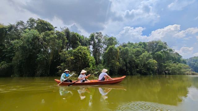 Tourists on the Dong Thap boat ride