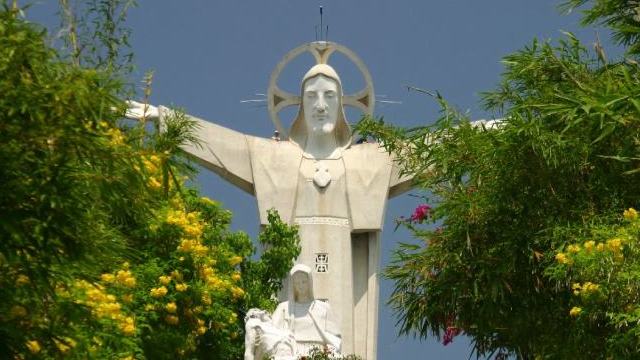 Jesus Christ statue from the front