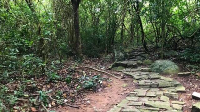 Minh Dam Mountain path